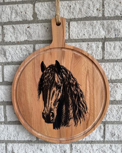 JM Woods | Frysk Hynder Borrelplank | Ronde Paarden Serveerplank | Houten Borrelplank Paard | Ø 30 cm