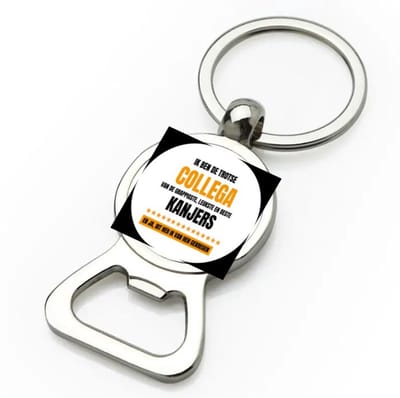 Akyol - trotse collega flesopener - Collega - een collega - werk - afscheidscadeau - verjaardagscadeau - kado - 9 bij 3 cm