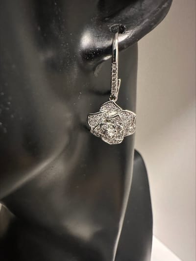 Zirkonia bloem oorbellen || Make up | Parfum | Moederdag | Verjaardagscadeau| Cadeautje| Valentijnsdag| Kado | sieraden | vaderdag | oorbellen | oorsieraden