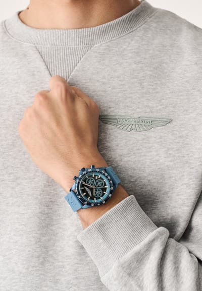 Aston Martin Spt Quartz Chronograaf Horloge Blauw Kast Gemaakt Van 100% Roestvrij Staal En Een Armband Van 100% Siliconen 44 MTIS2S6043E, MTIS2S6053E, MTIS2S6063E