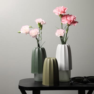 Qualy - Cacvase L - Screw Cap Bottle Decorative Vase Schroefdop Flessen decoratieve vaas set van 3 Kleur: Donker Groen Materiaal: Gerecycled PP W78xL78xH120mm 410gr