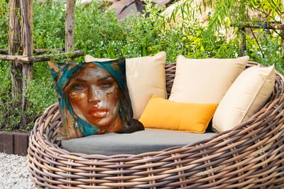 Buitenkussen - Vrouw - Portret - Goud - Luxe - Blauw - 45x45 cm - Weerbestendig