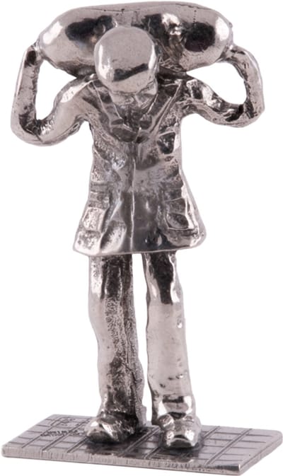 Tinnen Zakkendrager Beeldje – Handgemaakt Miniatuur Ambacht – Historisch Beroepenbeeld – Uniek Cadeau & Decoratie