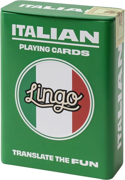 Lingo - Italiaans speelkaarten in blikken doos | speelkaarten | Taal leren spel set | Leuk Visueel Flashcard Deck om de woordenschat en uitspraak vaardigheden te verhogen | 52 essentiële vertalingen | Talen leren | reizen spel 6.71x1.8x8.99cm 181g