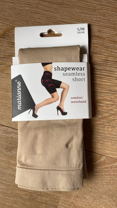 Marianne - Naadloze broekje met liftende werking - Beige - Maat 36/40