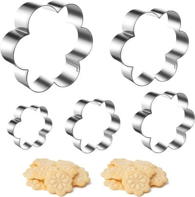 Vijfdelige set bloemen koekjesuitsteekvormen van roestvrij staal voor het bakken van koekjes, fondant en taarten met een vijfbladige gekartelde rand
