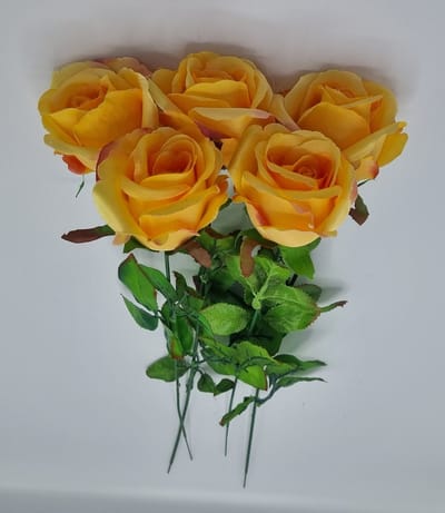 Roos - R3 - 50cm - Licht Oranje - 5 bloemen - Grafdecoratie - Zijdenbloemen - Kunstbloemen