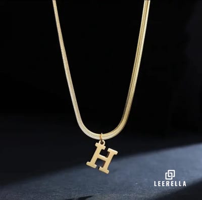 Leerella Alfabet Slang Ketting | H | Goudkleurige Gepersonaliseerde Ketting van Hoogwaardig RVS met Initialen | Elegant en Tijdloos Sieraad voor Dames | Moederdag, Valentijnsdag en Verjaardag Cadeau 41+5 cm