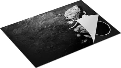 Chefcare Inductie Beschermer Rood Vlees met Groentes op een Marmeren Plaat - Zwart Wit - 75x50 cm - Afdekplaat Inductie - Kookplaat Beschermer - Inductie Mat