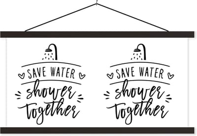 Posterhanger incl. Poster 60x30 cm - Schoolplaat - Spreuken - Quotes - Save water shower together - Douche - Douchekop - Textielposter - Zwarte latten