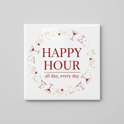 Happy Hour All Day Every Day Keramische Tegel 15x15 cm – Elegante Cocktail & Wijn Cirkel Design | Bar- & Woondecoratie Cadeau