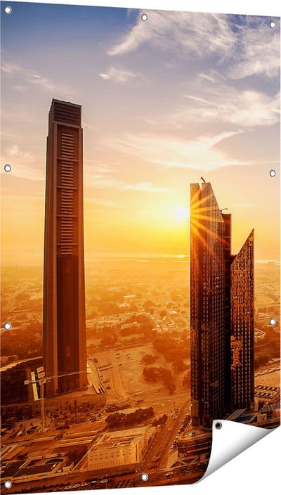 Gards Tuinposter Dubai Stad bij Zonsopgang - 80x120 cm - Tuindoek - Tuindecoratie - Wanddecoratie buiten - Tuinschilderij
