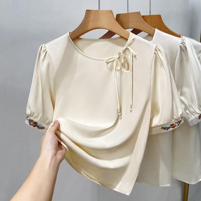 Ronde Nek Chiffon Blouse voor Dames Nieuwe Dames Zijdezacht Satijn Kort Modieuze Blouse Chinese Stijl Geborduurde Top L beige
