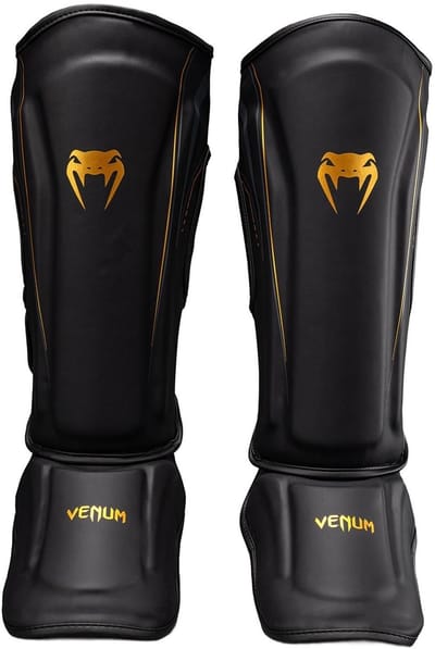 Venum Streamline Scheenbeschermers – Premium Kickboks Bescherming – Zwart/Goud - L
