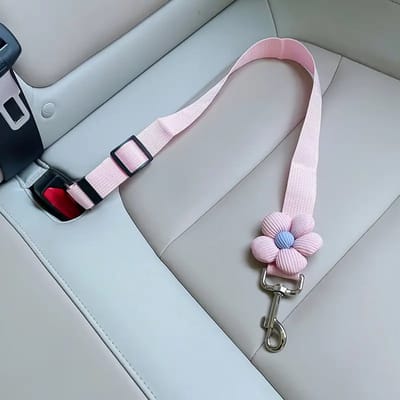 Ultiluxe® Auto gordel voor honden - Roze/lila - Autoriem met bloem - 57 cm - Hondenriem met schattig bloemetje - Veiligheidsgordel huisdieren - Vertelbare autogordel - Hondengordel - Reizen, onderweg, autorit - Veilig voor dieren