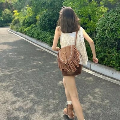 Europese en Amerikaanse Retro Kwastjes Tas Imitatie Suede Zadel Tas Modieuze en Veelzijdige Eén-schouder Diagonale Dames Tas beige