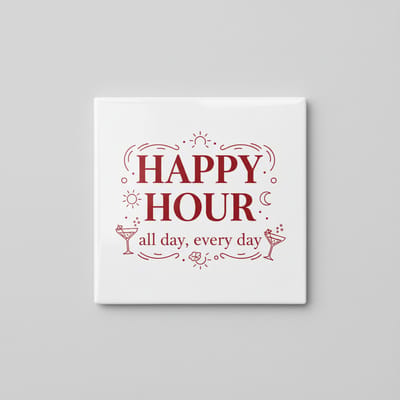 Happy Hour Quote Keramische Tegel – “Happy Hour All Day, Every Day” – Leuke Bar & Keuken Woondecoratie – 15 × 15 cm