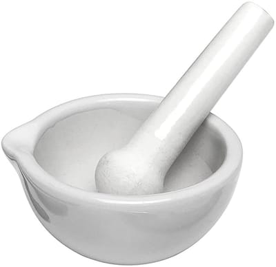 Famanu – Mini vijzel en stamper van porselein, compact formaat Ø 8 cm voor fijn en precies maalwerk