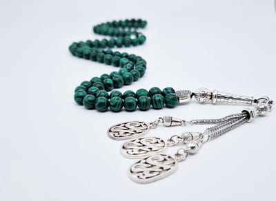 Handgemaakte tesbih "Tasbih" natuursteen "Malachiet" - Aantal kralen 99 - Diameter kralen 8MM - met metaal tassel "Yarab" - Een mooi cadeau-idee