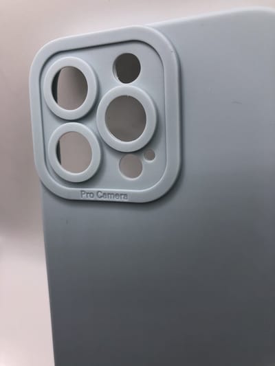 Hoogwaardige Siliconen hoesje met bescherming rondom Camera/Lens - Geschikt voor iPhone 13 Pro - Lichtblauw (Let OP: Past Alleen 13 Pro)