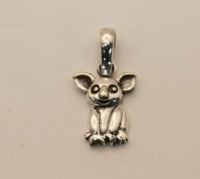 Sterling zilveren kinder hanger van een koala - leuke zilver hangertje koala voor kind of volwassen die een klein hangertje wil - koala hangertje voor ketting gemaakt van 925 zilver - kinder hangertjes voor meisjes of jongens
