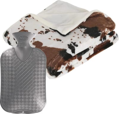 Fleece deken/plaid koeien-print bruin 130 x 160 cm en een warmwater kruik 2 liter
