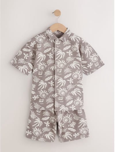Next - Jongens - Set van overhemd met revers en knoopsluiting en short - Bruin
