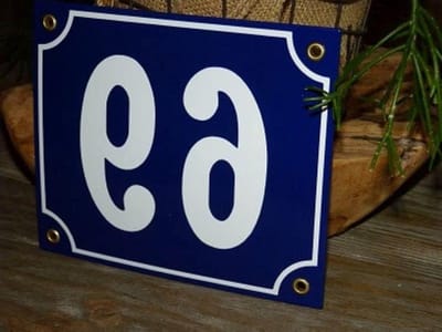 Emaille Huisnummer - Nummerbord Gebold - Huis Identificatie - Handmatig Ingekleurd - 18x15 cm - Blauw