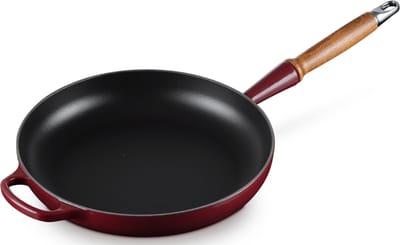 Le Creuset geëmailleerd gietijzeren Signature koekenpan met houten handvat - Ø 28 cm / 2,6liter - garnet