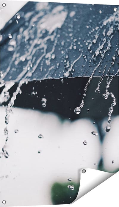 Gards Tuinposter Zwarte Paraplu met Regen Druppels - 60x90 cm - Tuindoek - Tuindecoratie - Wanddecoratie buiten - Tuinschilderij