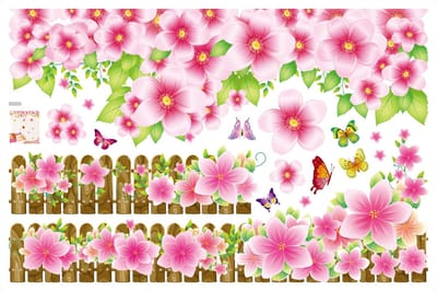 Decoratieve muurstickers met een heg, roze bloemen en vlinders.