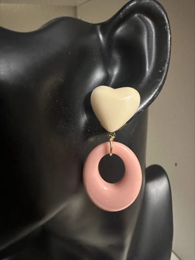 Hart kleur oorbellen | Make up | Parfum | Moederdag | Verjaardagscadeau| Cadeautje| Valentijnsdag| Kado | sieraden | vaderdag | oorbellen | oorsieraden