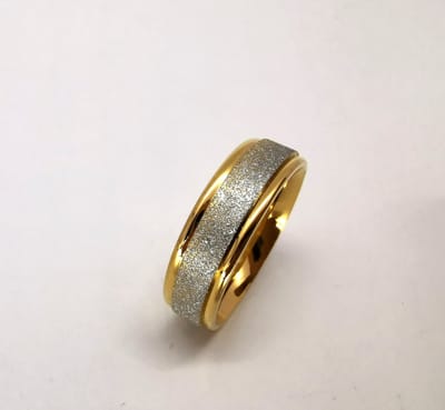 RVS – Elegant – Dames – ring – maat 20 – goudkleurig - met zilverkleurig gezandstraalde.