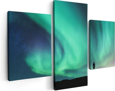 Artaza Canvas Schilderij Drieluik Man bij het Groene Noorderlicht - 90x60 - Foto Op Canvas - Canvas Print