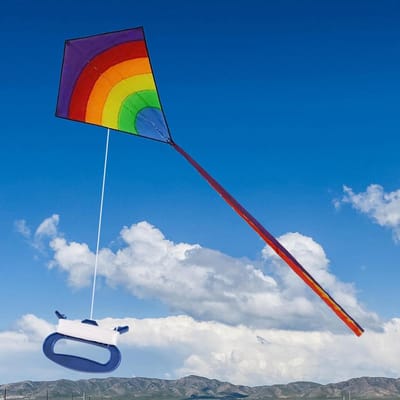 Kleurrijke Vlieger - Vliegend Speelgoed - Buiten Activiteit - Scheurvast Polyester - 75x64 cm - Regenboog