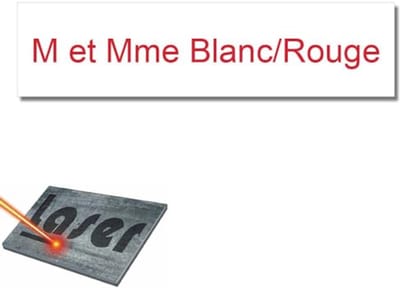Gegraveerd Naamplaatje Zelfklevend, 10 x 2,5 cm, Gepersonaliseerd, Wit/Rood, Tot 3 Regels