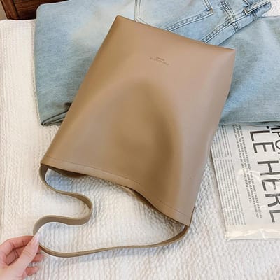 Hoge Kwaliteit Tote Bag Nieuwe Grote Capaciteit Forenzen Schoudertas voor Vrouwen Retro Veelzijdige Niche Emmer Tas brown