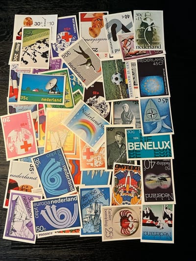 10 assorti briefkaarten Nederlandse postzegels tussen 1948 en 1980 - nostalgisch - postcrossing