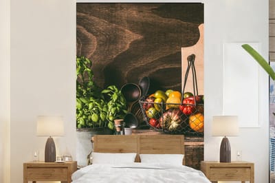 Behang - Fotobehang Groente - Kruiden - Rustiek - Stilleven - Basilicum - Breedte 200 cm x hoogte 300 cm