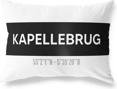 Tuinkussen KAPELLEBRUG - ZEELAND met coördinaten - Buitenkussen - Bootkussen - Weerbestendig - Jouw Plaats - Studio216 - Modern - Zwart-Wit - 50x30cm