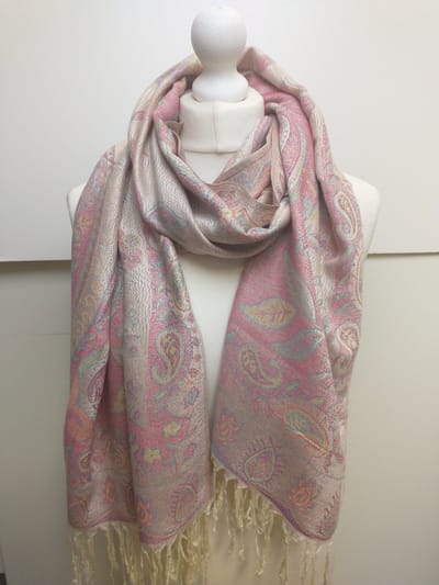 Lange dames sjaal Amaya gebloemd motief paisleymotief ecru roze paars geel licht aqua blauw oranje groen