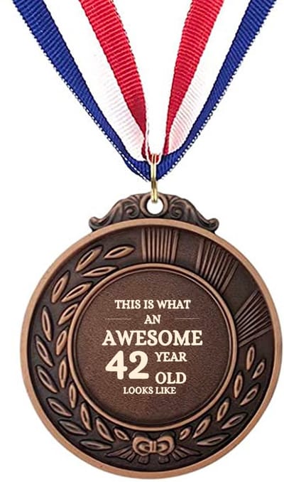Akyol - dit is hoe een geweldige 42 jarige eruit ziet medaille bronskleuring - Hoera 42 jaar - familie vrienden - cadeau