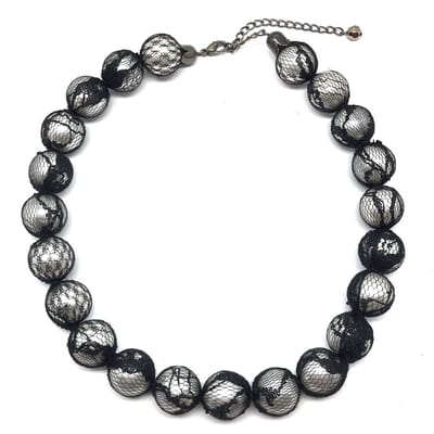 Behave - Parelketting met kanten patroon - Zwart-wit dames ketting 43 cm