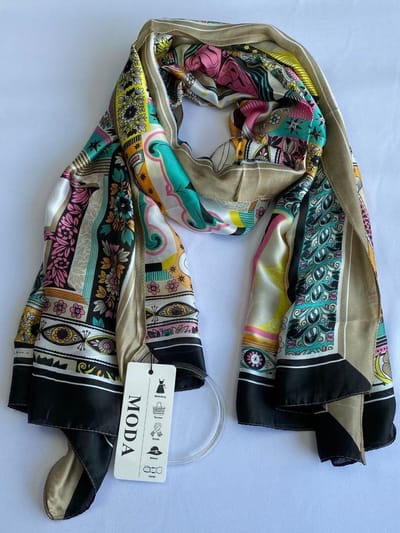 Sjaal met 20% zijde en 70 % viscose van glad materiaal / 90 x 180 cm / satijn feel