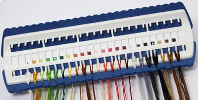 Pako - Garenhouder - borduurbenodigdheden - handig hulp bij borduren - 705.060 - inclusief 10 blanco codekaarten - aan tweezijde te gebruiken