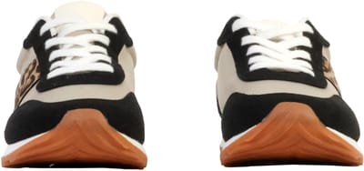 Sneakers met veters