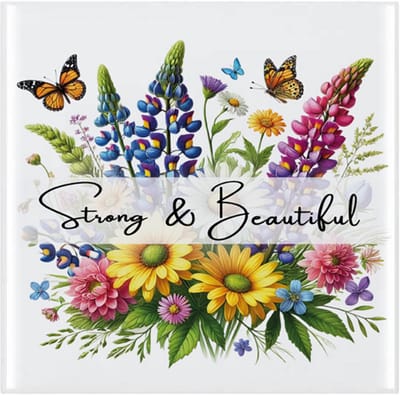 Tegeltje met tekst en bloemen - Strong and Beautiful - 10x10cm - inclusief houten standaard