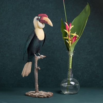 Neushoornvogel op stok 19x12,7x46,3cm