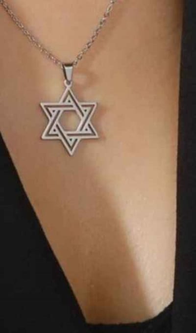 Ketting met hanger davidster zilverkleur.