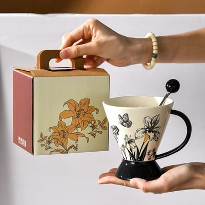 Retro Keramische Koffiekop met Lepel Afternoon Tea Kop voor Dames Persoonlijk High-End Gevoel Lichte Luxe en Hoge Kwaliteit Souvenir 320ml beige